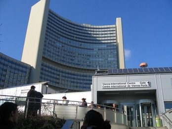 Декабрь 2013 - В штаб-квартире ЮНИДО в Вене прошла выставка работ Всероссийского «озонового конкурса»