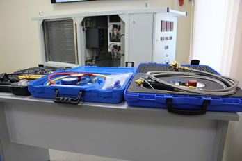 Workshop on organization of manufacture of CO2 refrigerating equipment and presentation of a working model of a CO2 refrigerating unit for a retail food store