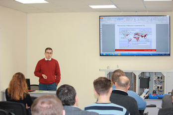 Workshop on organization of manufacture of CO2 refrigerating equipment and presentation of a working model of a CO2 refrigerating unit for a retail food store