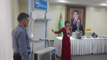 Head of the Turkmenian Ozone Unit G. Joraeva showed the first training stand prepared with support of the UNIDO representatives for training of refrigeration technicians